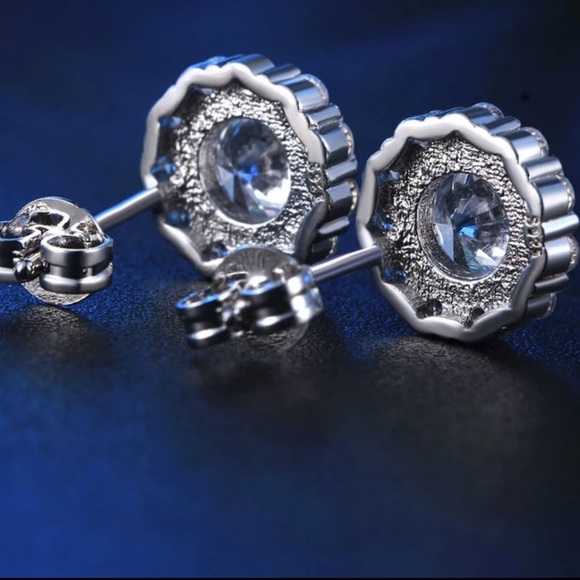CZ Crystals Silver Stud Earrings New - Picture 4 of 5